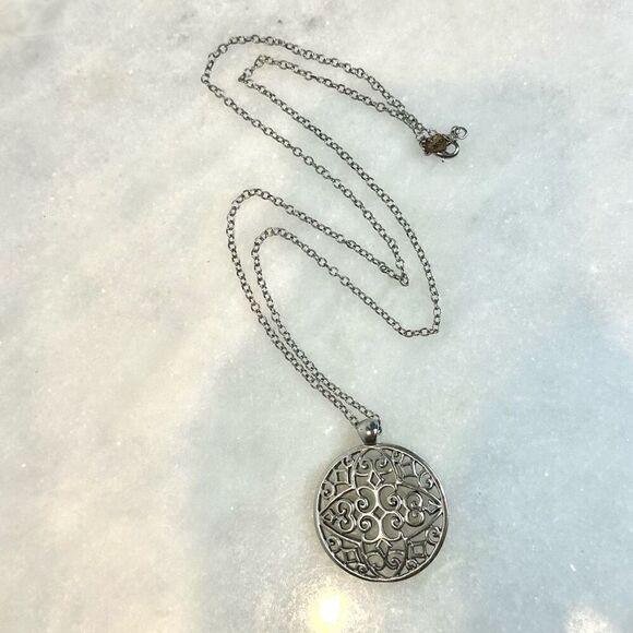 American Eagle Outfitters Silver-tone Chain Filigree Round Pendant Necklace 31" - Picture 6 of 7